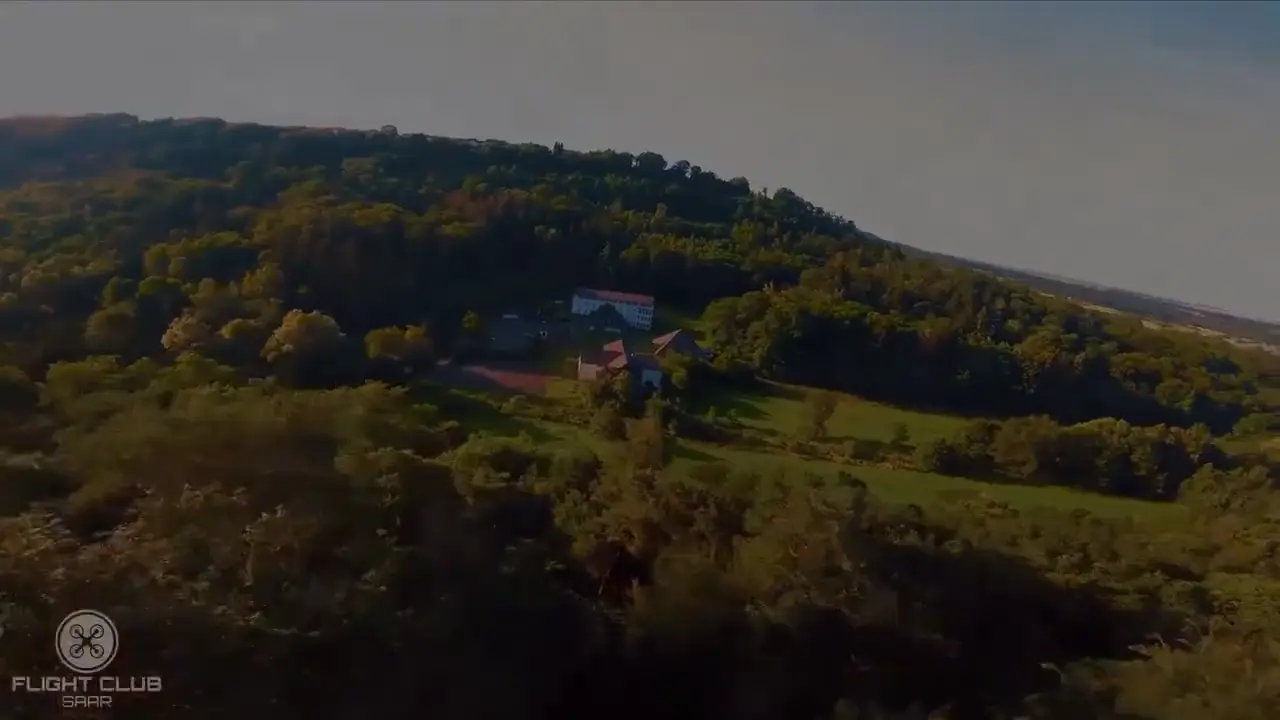 Hügel mit Wald im Abendlicht, Farbtemperatur veränderbar